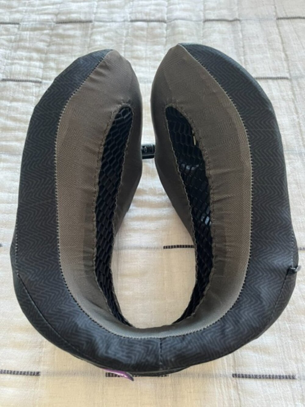 Cabeau Evolution Cool Travel Neck Pillow - Picture 4 of 6